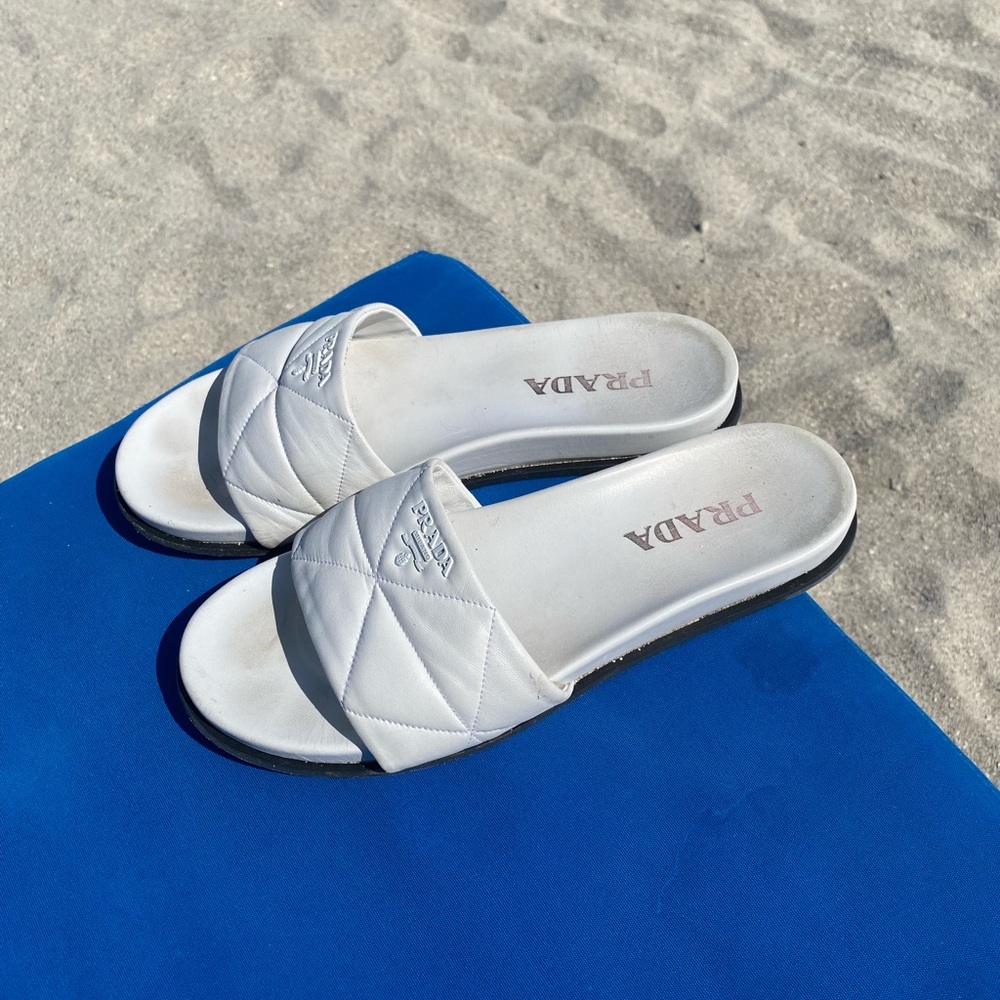 Prada slides !